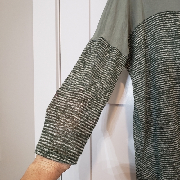 Ray Mode Tunic Top Size Medium Sage Green & White Front Tie Knot Long Sl… - Picture 4 of 8